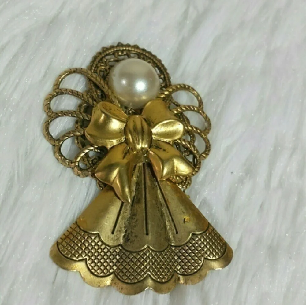 Vintage Pearly Bead Bow Angel Brooch